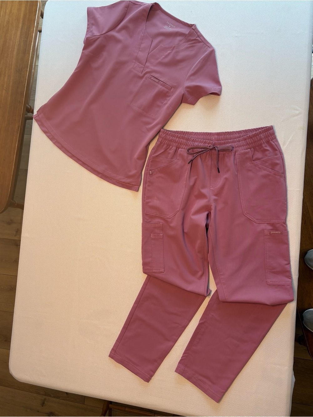 Jaanuu Mauve Pink Scrub Set - V-Neck Top (SMALL) & Cargo Joggers (MEDIUM)